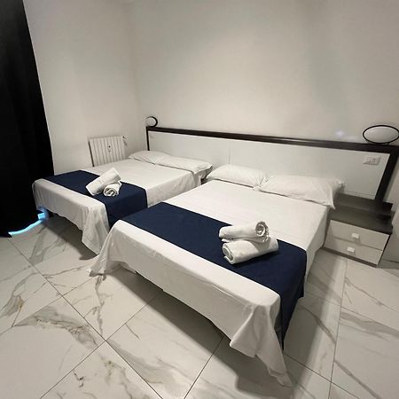 Jcube Apartments Bocconi Milano מראה חיצוני תמונה