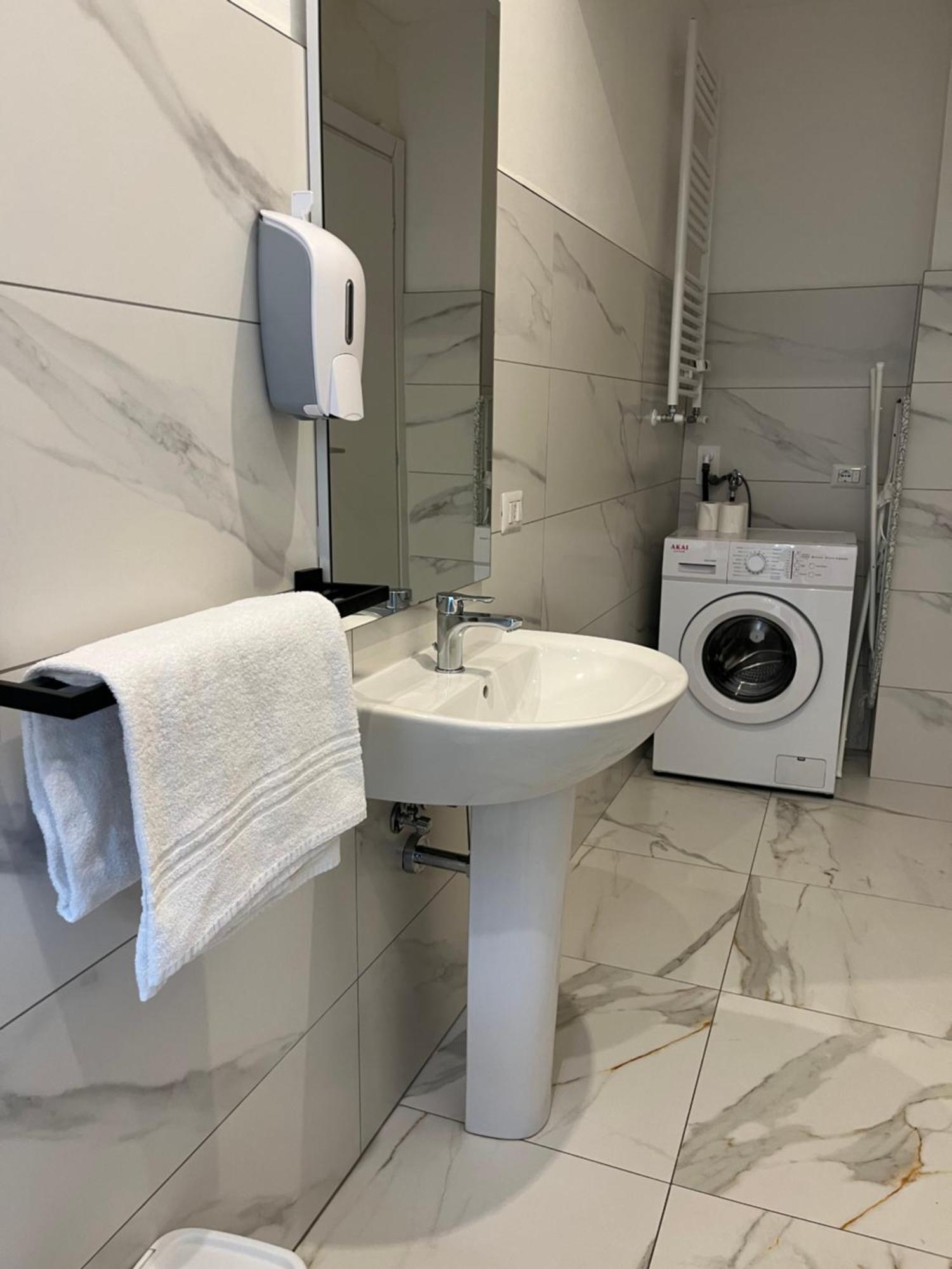 Jcube Apartments Bocconi Milano מראה חיצוני תמונה